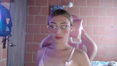 Andrea  online show from March 2026 09:43:01 PM