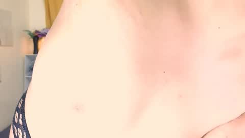 Snapshot of andrea_hot_cummer chatting on April 2026 12:00:02 PM dreaa online show from April 2026 12:00:02 PM