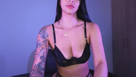 Snapshot of andrea_torres_ chatting on February 2025 12:30:01 AM online show from February 2025 12:30:01 AM
