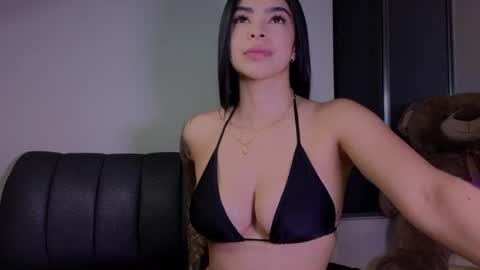 Snapshot of andrea_torres_ chatting on April 2026 04:59:01 AM online show from April 2026 04:59:01 AM