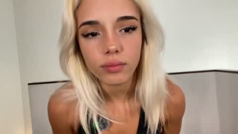 Snapshot of andreaaa33 chatting on July 2026 11:51:01 PM Andy help me reach 100 likes 3 online show from July 2026 11:51:01 PM