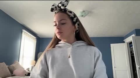 Andrea Elizabeth online show from October 2025 01:25:02 PM