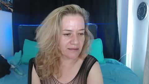 Snapshot of andreea_xx chatting on February 2026 02:13:02 PM andreea_xx online show from February 2026 02:13:02 PM