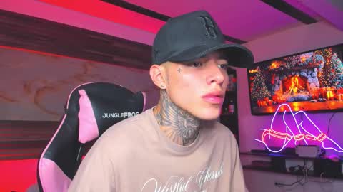 andrees_s online show from November 2025 07:03:01 PM