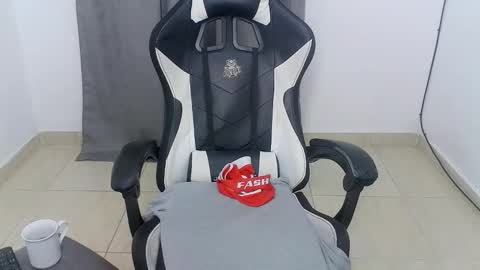 Snapshot of andres180950734 chatting on October 2025 09:52:01 AM andres180950734 online show from October 2025 09:52:01 AM