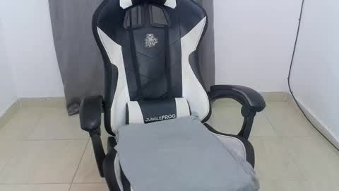 Snapshot of andres180950734 chatting on October 2025 10:04:01 AM andres180950734 online show from October 2025 10:04:01 AM