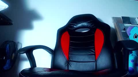 Andrs   o online show from September 2025 11:32:02 PM