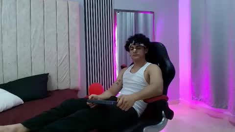 andres_cream online show from September 2025 04:15:01 AM