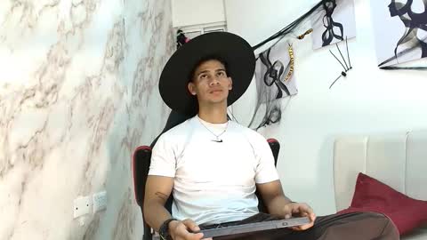 andres_stud online show from October 2025 04:46:02 AM