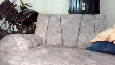 Andrs holguin online show from March 2026 04:20:02 AM