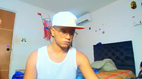 andreswhite_shotoflust online show from June 2026 02:01:01 AM