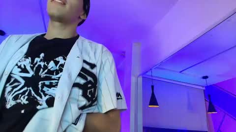 Snapshot of andreuw_wolf chatting on November 2025 03:17:01 AM Andreuw Wolf online show from November 2025 03:17:01 AM