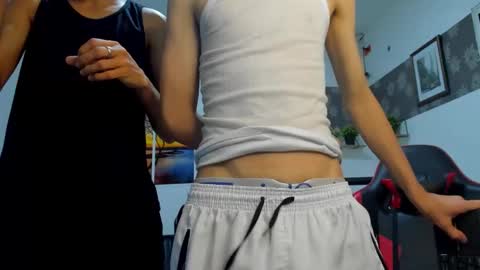 andrew_2811 online show from November 2025 04:45:02 AM