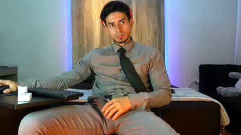 Andrew online show from November 2025 08:31:01 AM