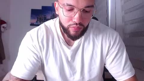 andrew_holden__ online show from November 2025 09:47:01 PM