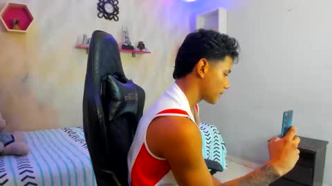 Snapshot of andrew_myersx chatting on December 2025 06:59:02 PM ANDREW online show from December 2025 06:59:02 PM