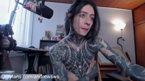 Snapshot of andrew_round chatting on February 2025 10:17:02 PM andrew_round online show from February 2025 10:17:02 PM