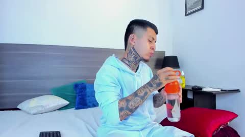 andrew_sanders69 online show from November 2025 03:05:01 AM