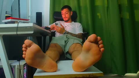 Snapshot of andrewbanner chatting on June 2026 05:45:02 AM MasterRomania online show from June 2026 05:45:02 AM