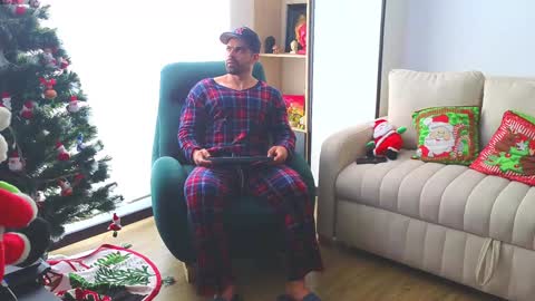 Andrew online show from December 2024 02:10:01 PM