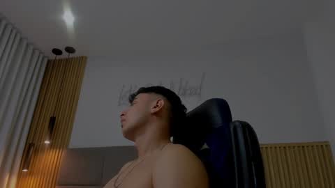 Snapshot of andrewlamar77 chatting on December 2024 04:42:01 PM Andrewlamar21 online show from December 2024 04:42:01 PM