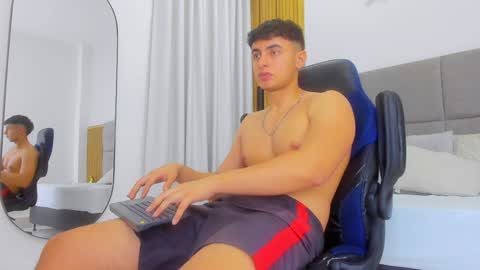 Snapshot of andrewlamar77 chatting on December 2024 06:38:01 PM Andrewlamar21 online show from December 2024 06:38:01 PM