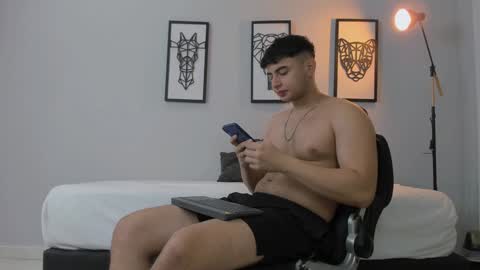 Snapshot of andrewlamar77 chatting on January 2025 01:42:02 PM Andrewlamar21 online show from January 2025 01:42:02 PM