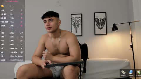 Snapshot of andrewlamar77 chatting on February 2025 01:11:01 PM Andrewlamar21 online show from February 2025 01:11:01 PM