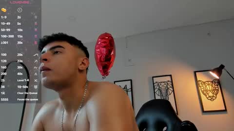 Snapshot of andrewlamar77 chatting on February 2025 04:52:01 PM Andrewlamar21 online show from February 2025 04:52:01 PM