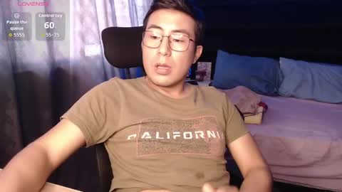 andrewmhilton_ online show from June 2026 03:14:01 PM