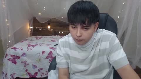 Snapshot of andrewsmile_ chatting on December 2024 01:07:02 PM ANDREW online show from December 2024 01:07:02 PM