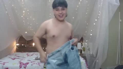Snapshot of andrewsmile_ chatting on December 2024 12:49:01 PM ANDREW online show from December 2024 12:49:01 PM
