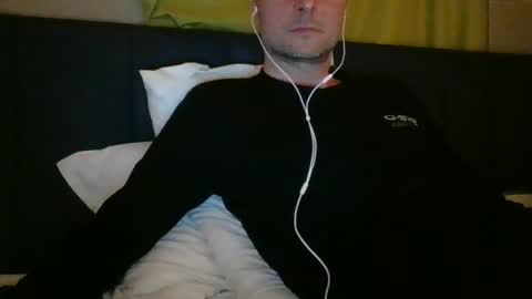 Snapshot of andreyandrey80 chatting on March 2025 08:31:02 PM andreyandrey80 online show from March 2025 08:31:02 PM