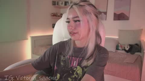 Snapshot of andromeedaa_ chatting on September 2025 09:28:02 PM Victoria Senz online show from September 2025 09:28:02 PM