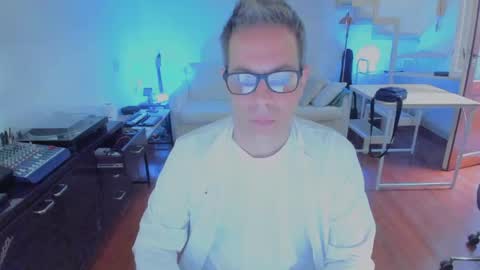 Andrew online show from November 2025 11:34:01 AM