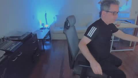 Andrew online show from December 2025 10:42:01 AM