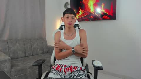 andy_bigcock01 online show from December 2024 03:28:02 AM