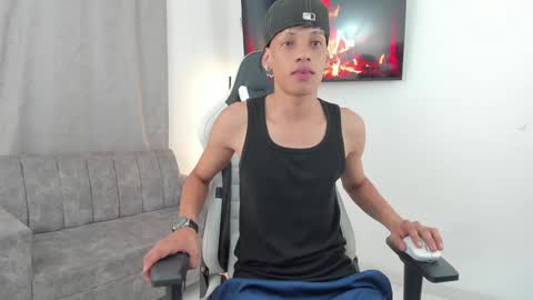 andy_bigcock01 online show from December 2024 03:44:02 AM