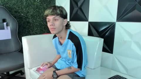 andy_dan1 online show from April 2026 07:19:02 PM