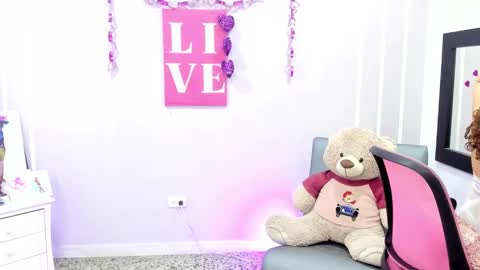 Snapshot of andy_gamboa chatting on February 2025 12:03:02 PM Andrea online show from February 2025 12:03:02 PM