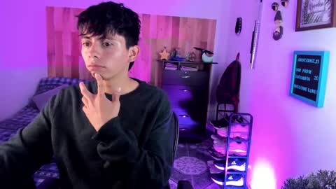 andy_guez_11 online show from December 2024 03:58:01 PM