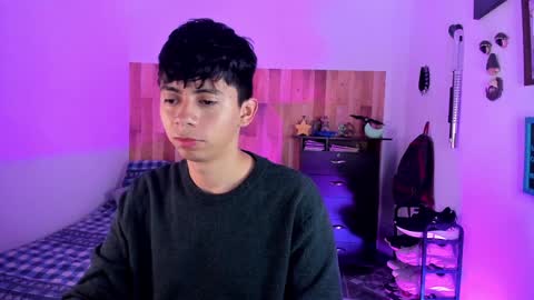 andy_guez_11 online show from December 2024 12:38:01 PM