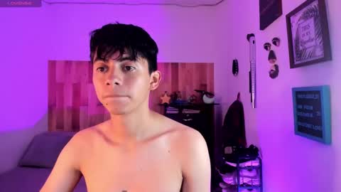 andy_guez_11 online show from December 2024 01:20:02 PM