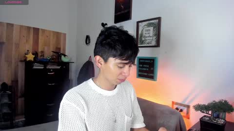 andy_guez_11 online show from December 2024 12:56:02 PM