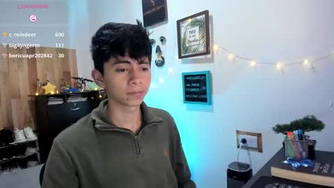 andy_guez_11 online show from December 2024 01:29:02 PM