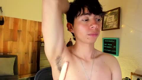 andy_guez_11 online show from January 2025 01:30:01 PM