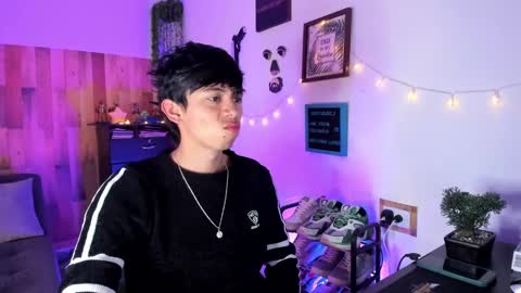 andy_guez_11 online show from January 2025 10:12:02 AM