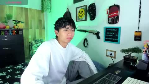 andy_guez_11 online show from February 2025 10:20:02 AM