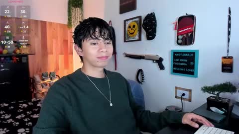 andy_guez_11 online show from February 2025 10:03:02 AM