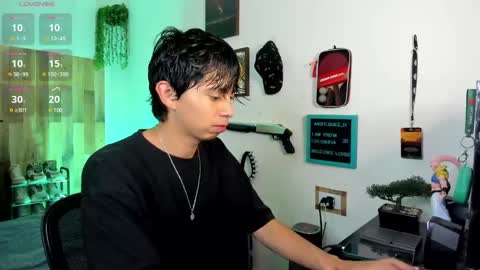 andy_guez_11 online show from February 2025 10:07:01 AM